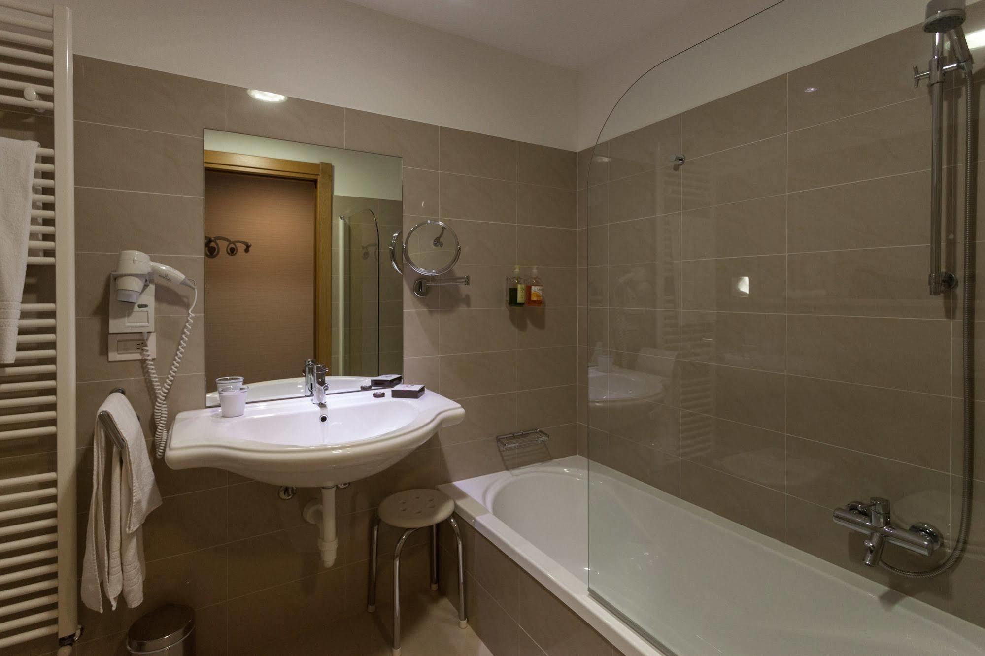 Best Western Ivrea Crystal Palace Banchette D'Ivrea Exterior photo